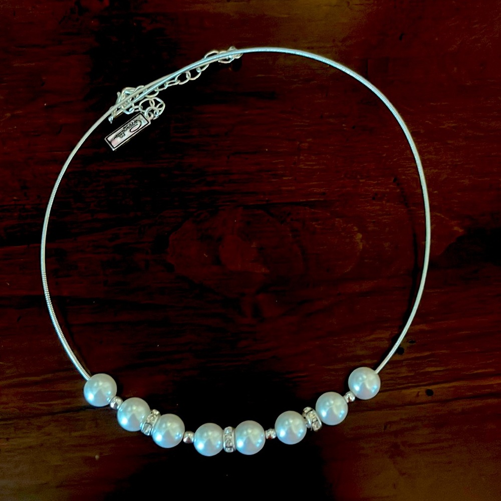 Silver/Pearl choker necklace